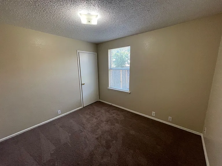 1611 Columbia Dr — Photo 10