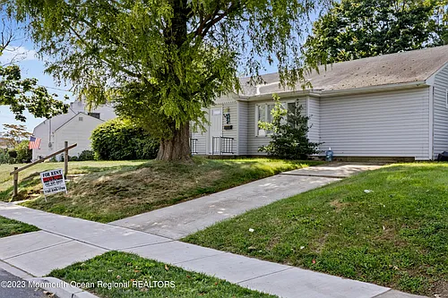 988 Woodgate Ave Photo 1