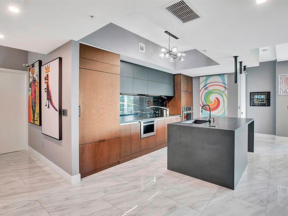 5th image of 2301 Wilton Drive #203
