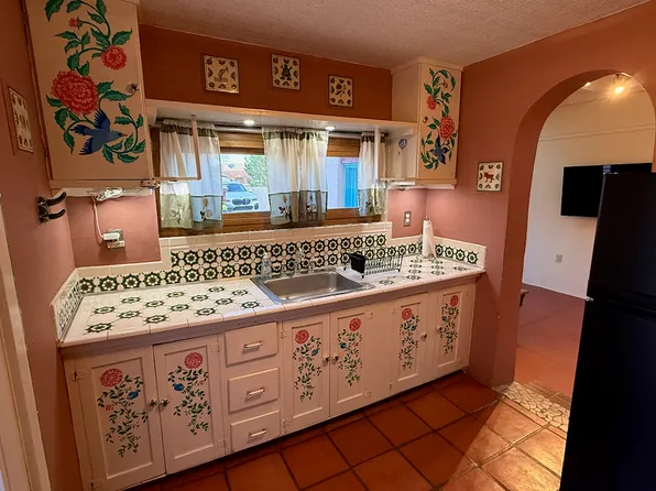 727 Montez Pl #B, Santa Fe, NM 87501