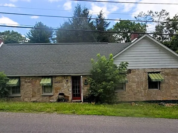 111 Pembroke St, Pembroke, VA 24136