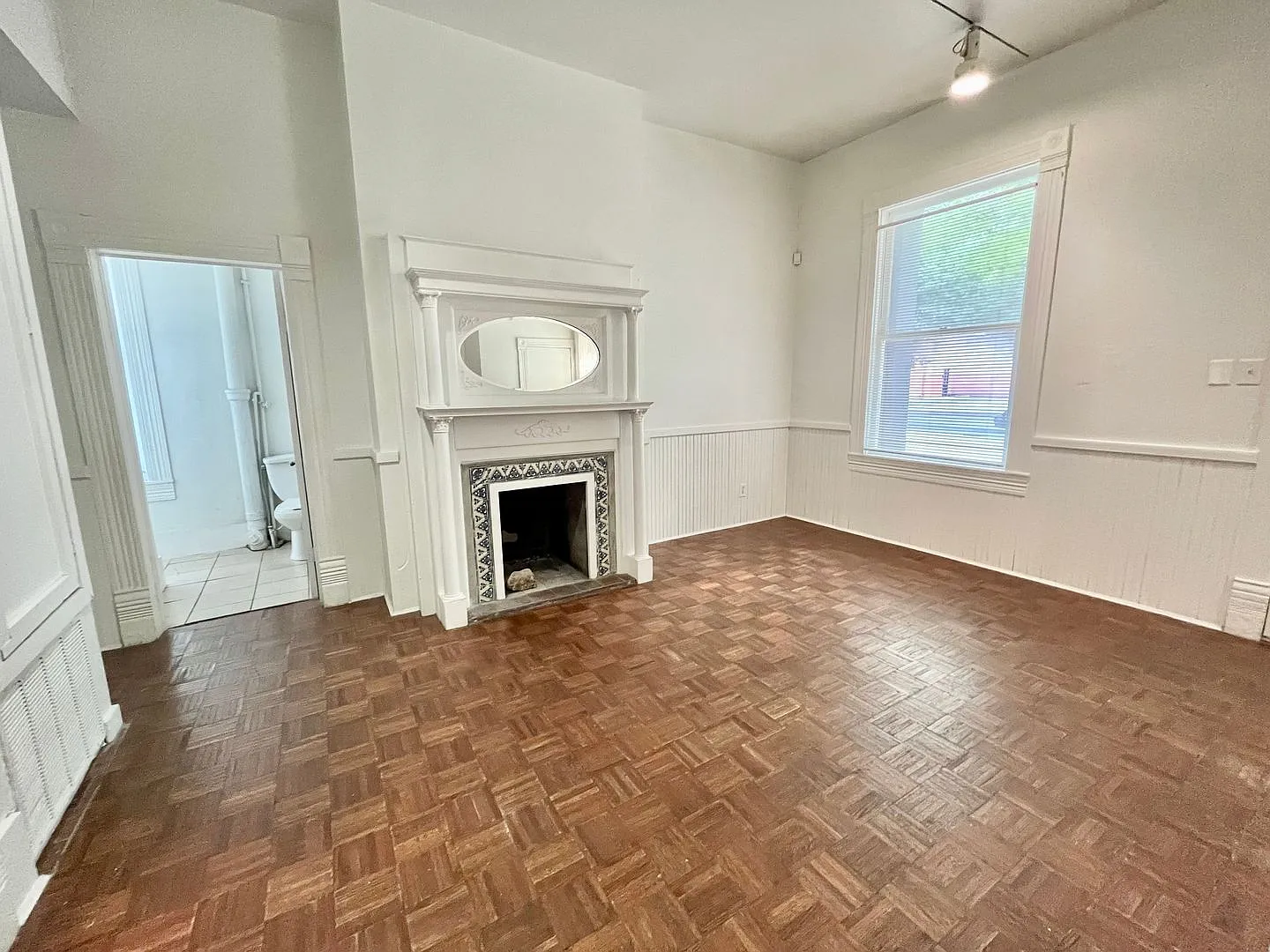 6 Bed/3Bath - West Campus — Photo 2
