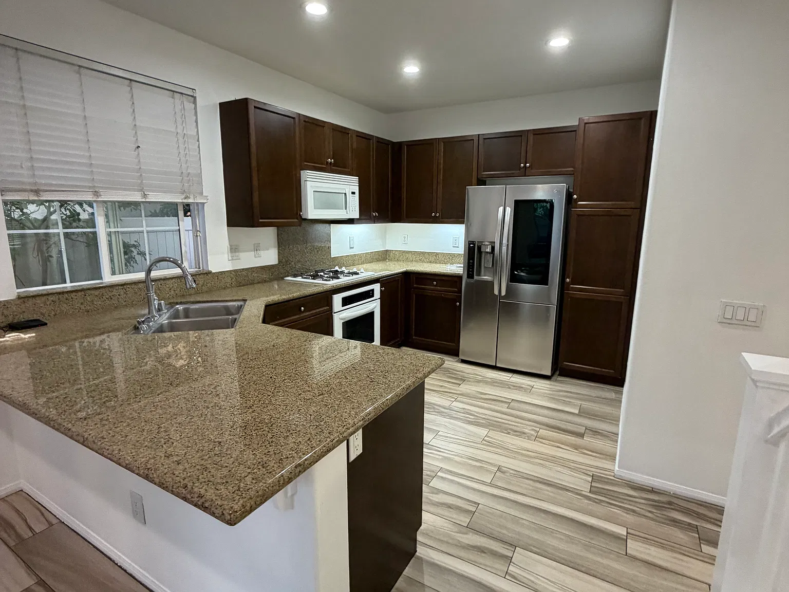 3 bed, 2.5 bath, 1504 sqft, $3,800 — Photo 4
