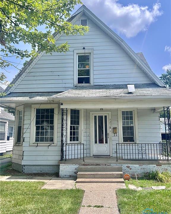 1st image of 925 Forsythe St