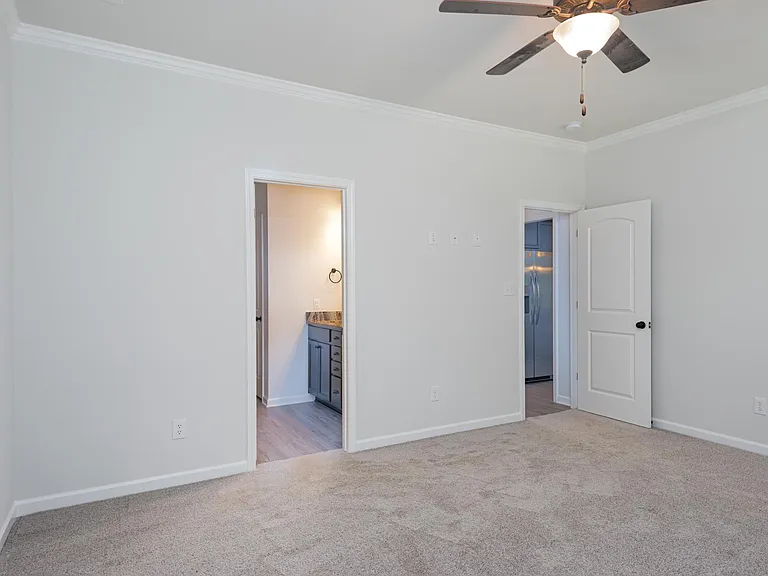 102 Sherwin Ave — Photo 7