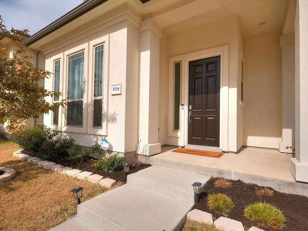 3 bed, 3.0 bath, 1971 sqft, $2,950 — Photo 2