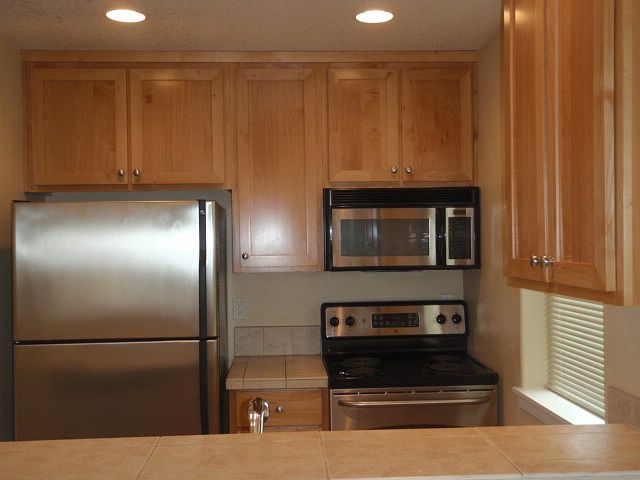 1st image of 2736 Rossiter Ln