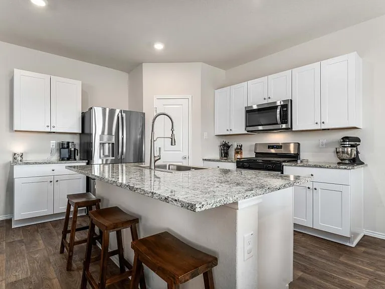 3127 Keuka Park Dr — Photo 5
