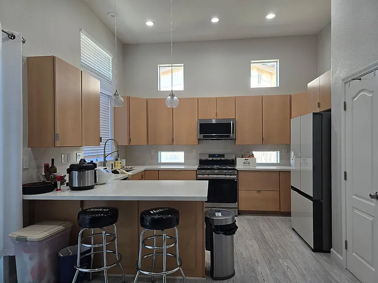 4227 S Fontana St — Photo 25