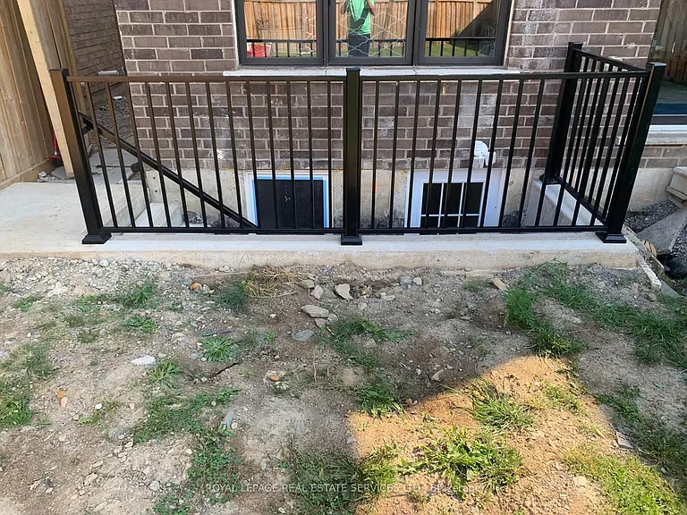 328 Bedrock Dr — Photo 3