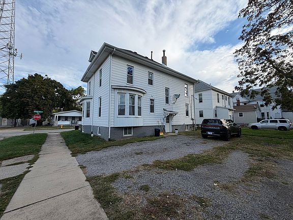 2nd image of 401 E Douglas St