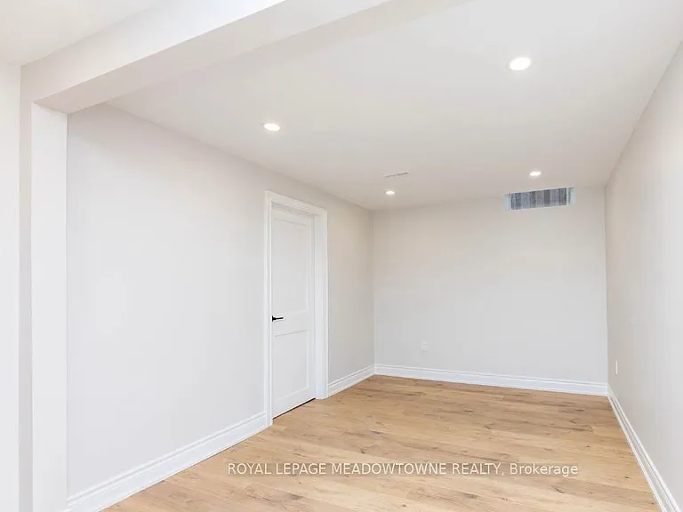 468 Gowland Cres #BASEMENT — Photo 24