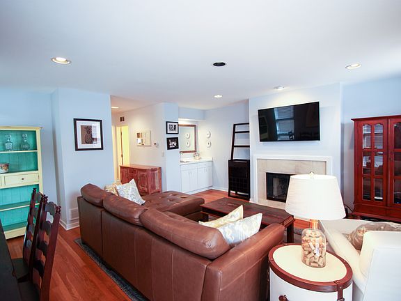 5th image of 925 W Wrightwood Ave #C