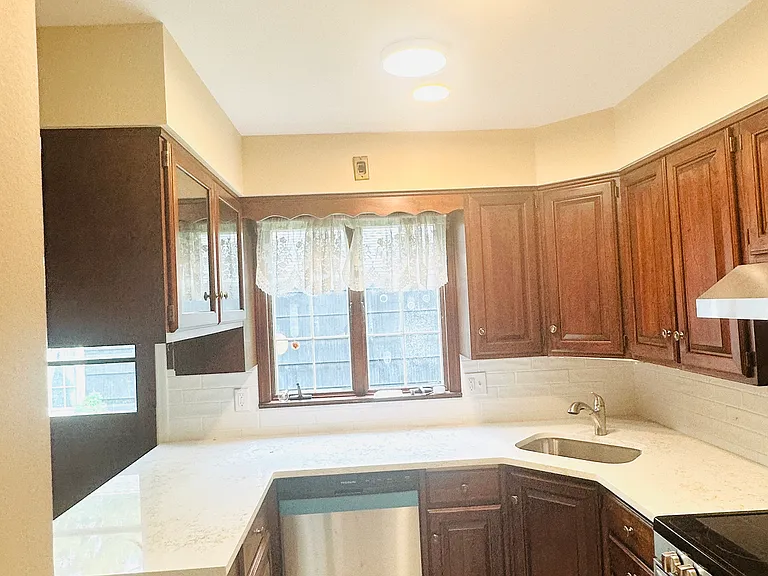 87 Union Ave — Photo 4