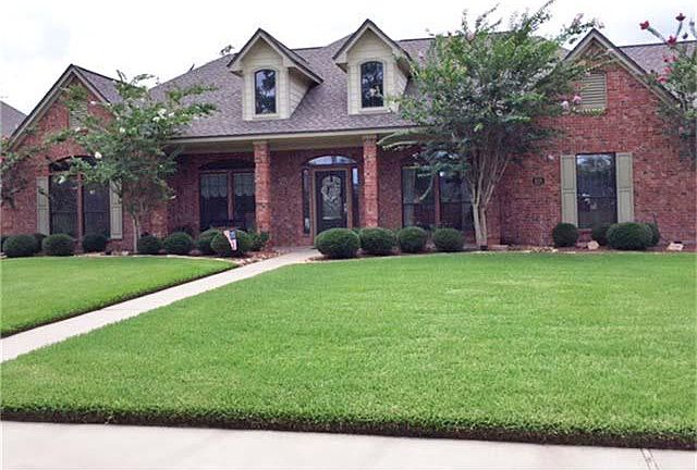 1st image of 405 Deerwood Dr