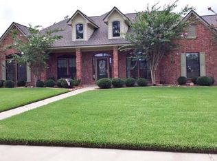 405 Deerwood Dr, Lake Jackson, TX 77566