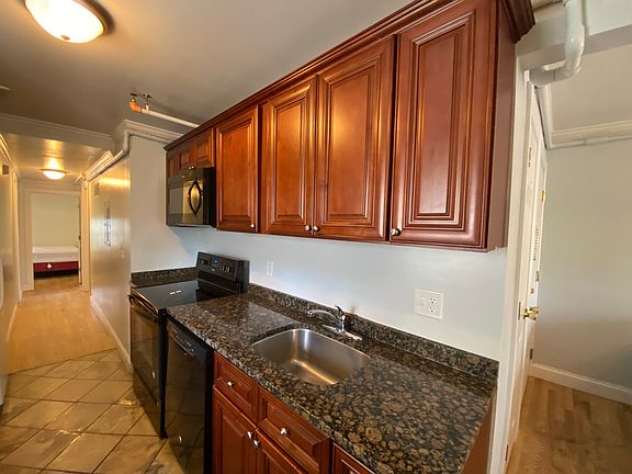 3rd image of 815 Lawrence St APT 2