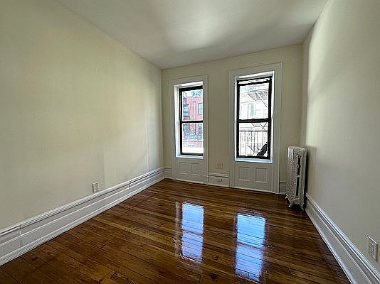 4th image of 209 W 13th St APT 18
