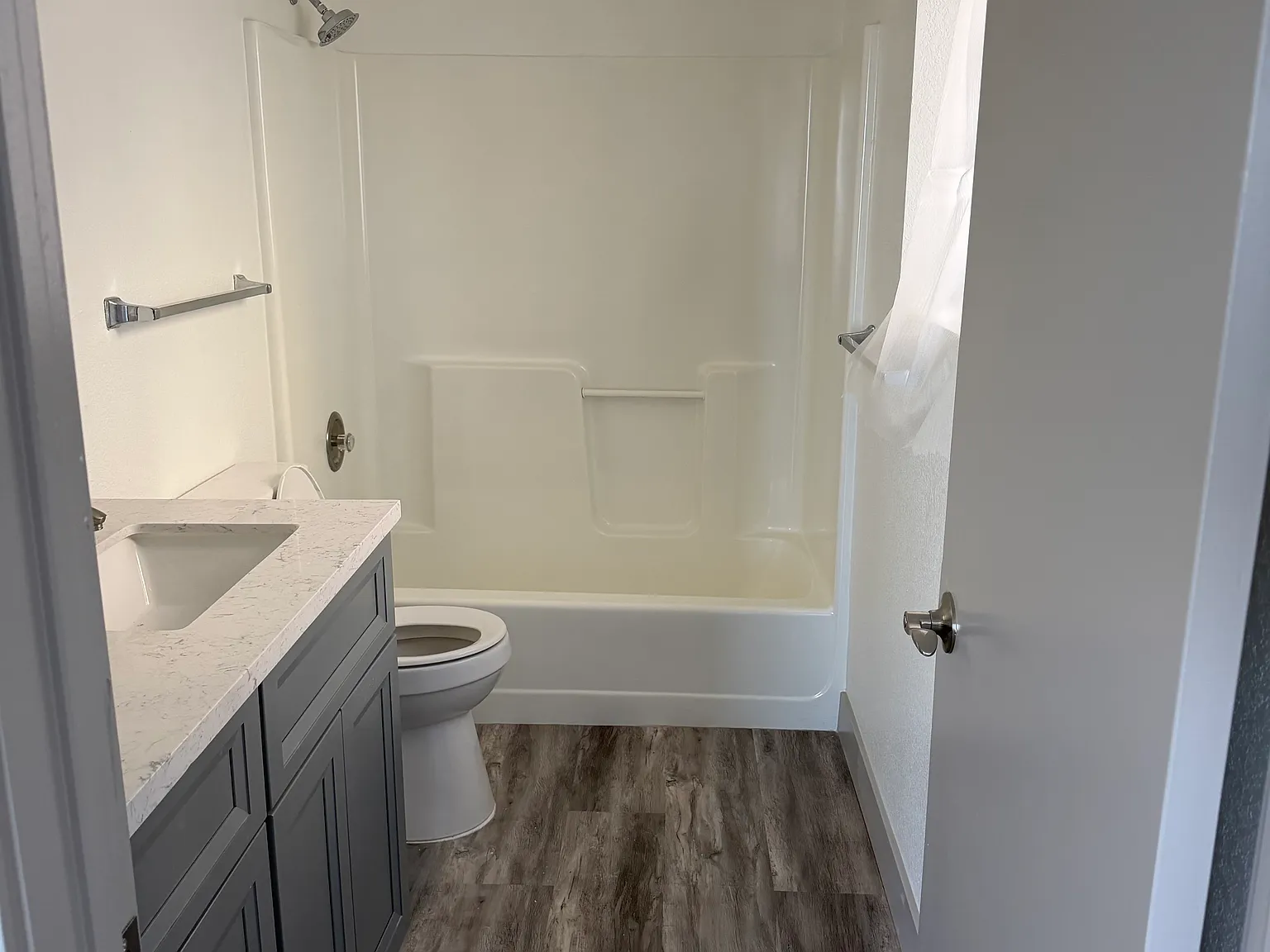 2 bed, 990 sqft, $1,000 — Photo 4