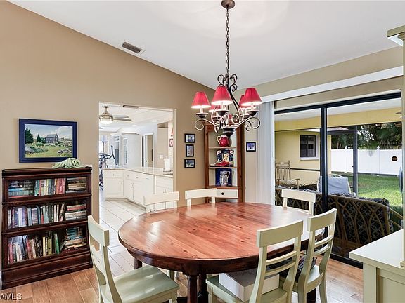 5th image of 8813 Banyan Cove Cir