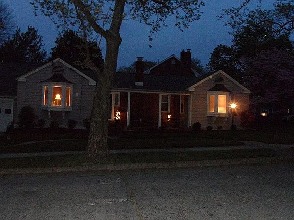 4th image of 315 Maple Ave