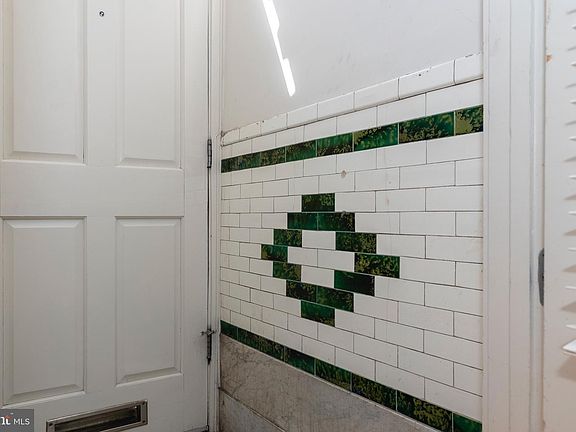 5th image of 2328 E Fairmount Ave