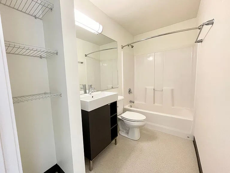 Bayview West Apartments — Photo 9