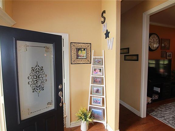 3rd image of 731 Powderhorn Cir