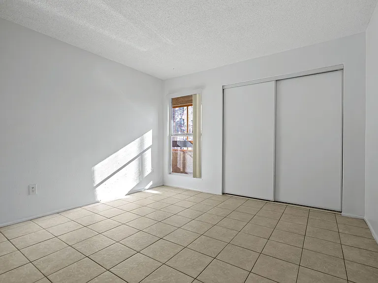 24-web-or-mls-2688 N 43rd Ave 29D--21_10012025