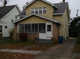907 Lake Michigan Dr NW, Grand Rapids, MI 49504