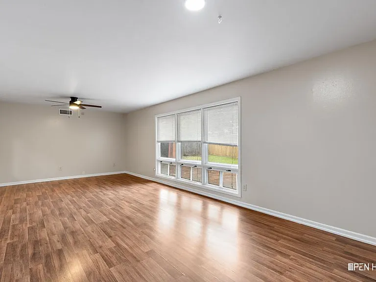 4202 Meadowbrook Dr — Photo 7