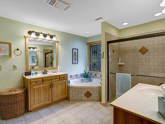 26th image of 58 Morley Dr