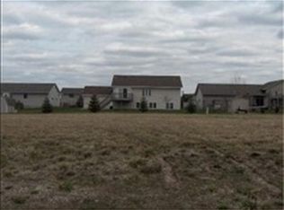 2176 Harbour Oak Dr SE, Owatonna, MN 55060