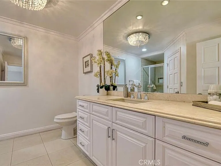7218 Mulholland Dr — Photo 15