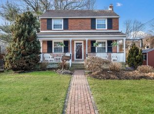 2 E Scenic Rd, Springfield, PA 19064