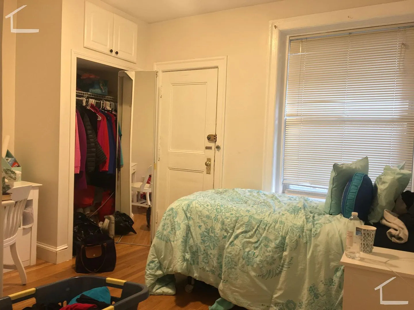 Desirable BU Location. Walk to School. Spacious Unit. Central Heat/AC, Laundry on a Site, Parking... — Photo 4