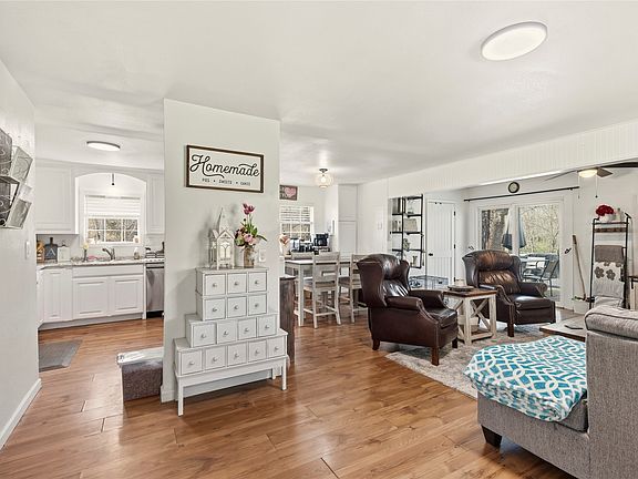 4th image of 785 Trail Rd