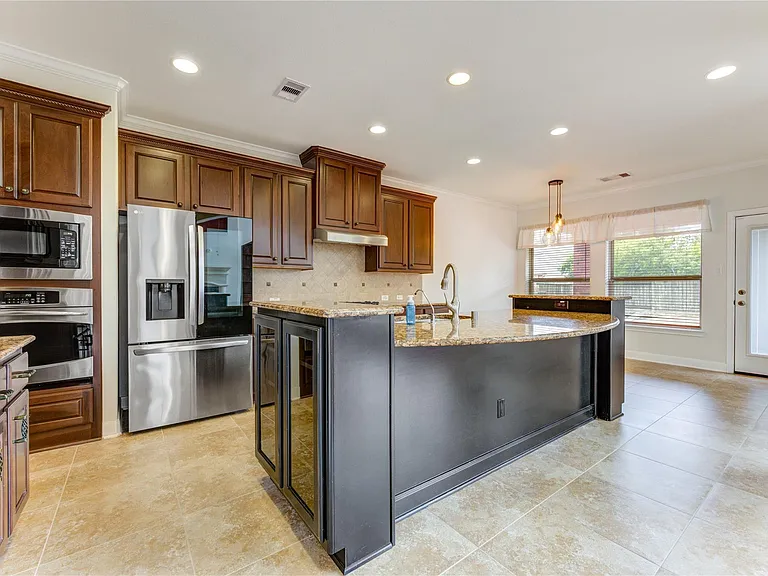 1335 Altavilla Ln — Photo 12