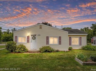 1428 E Parkwood Ave, Burton, MI 48529