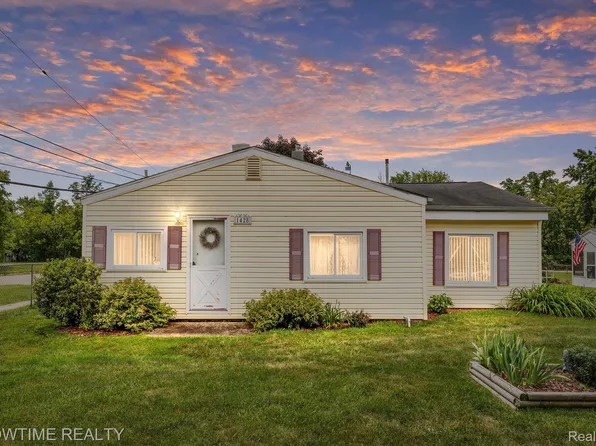 1428 E Parkwood Ave, Burton, MI 48529