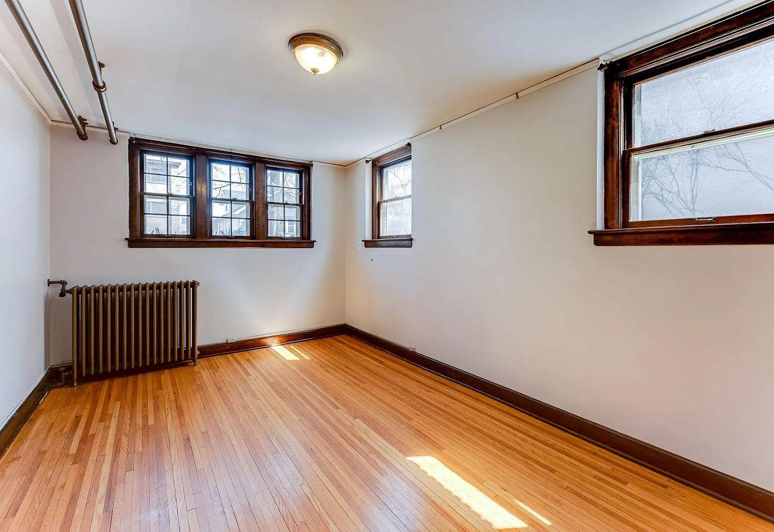 2 bed, 1.0 bath, 845 sqft, $1,795 — Photo 2