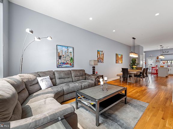 5th image of 1027 Earl St