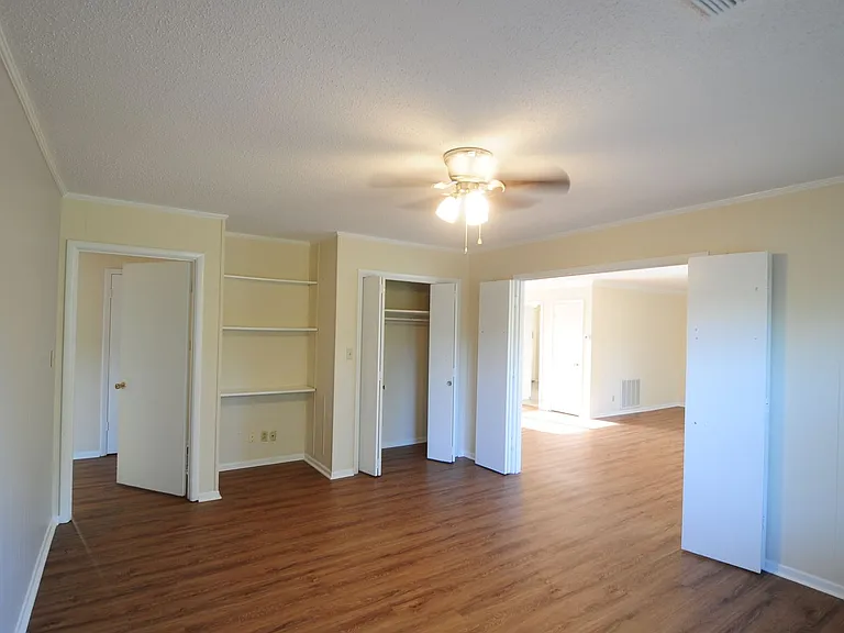 8205 Willowbrook Cir SE #C — Photo 5