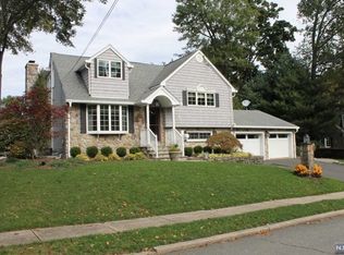 89 Lilyan St, Waldwick, NJ 07463