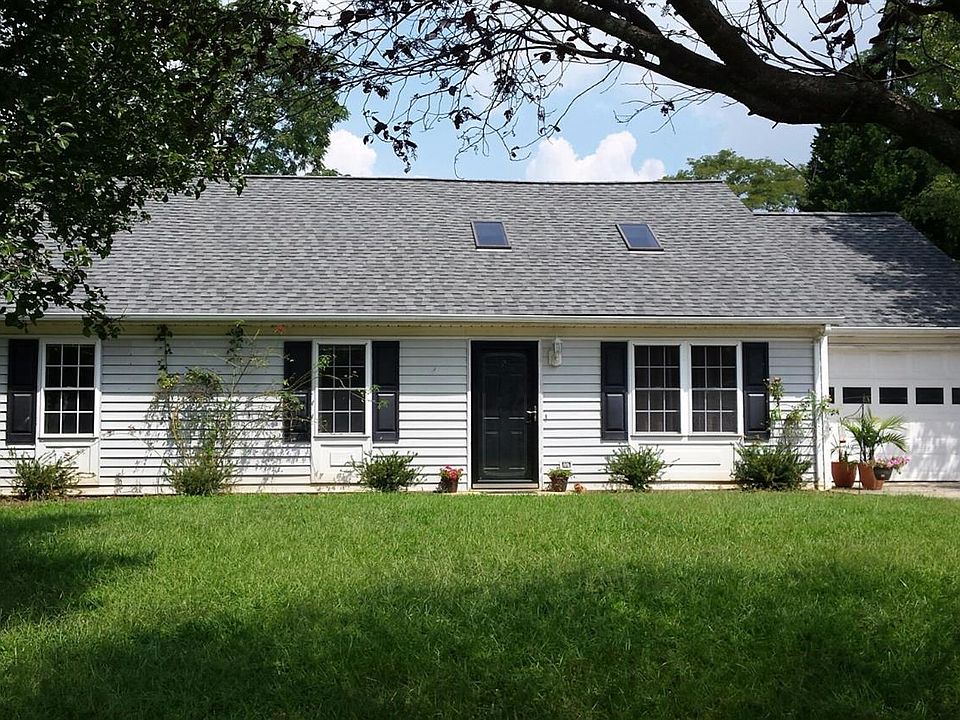 1st image of 51 Crestfield Dr