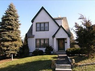 3 Sutton Pl, Ossining, NY 10562