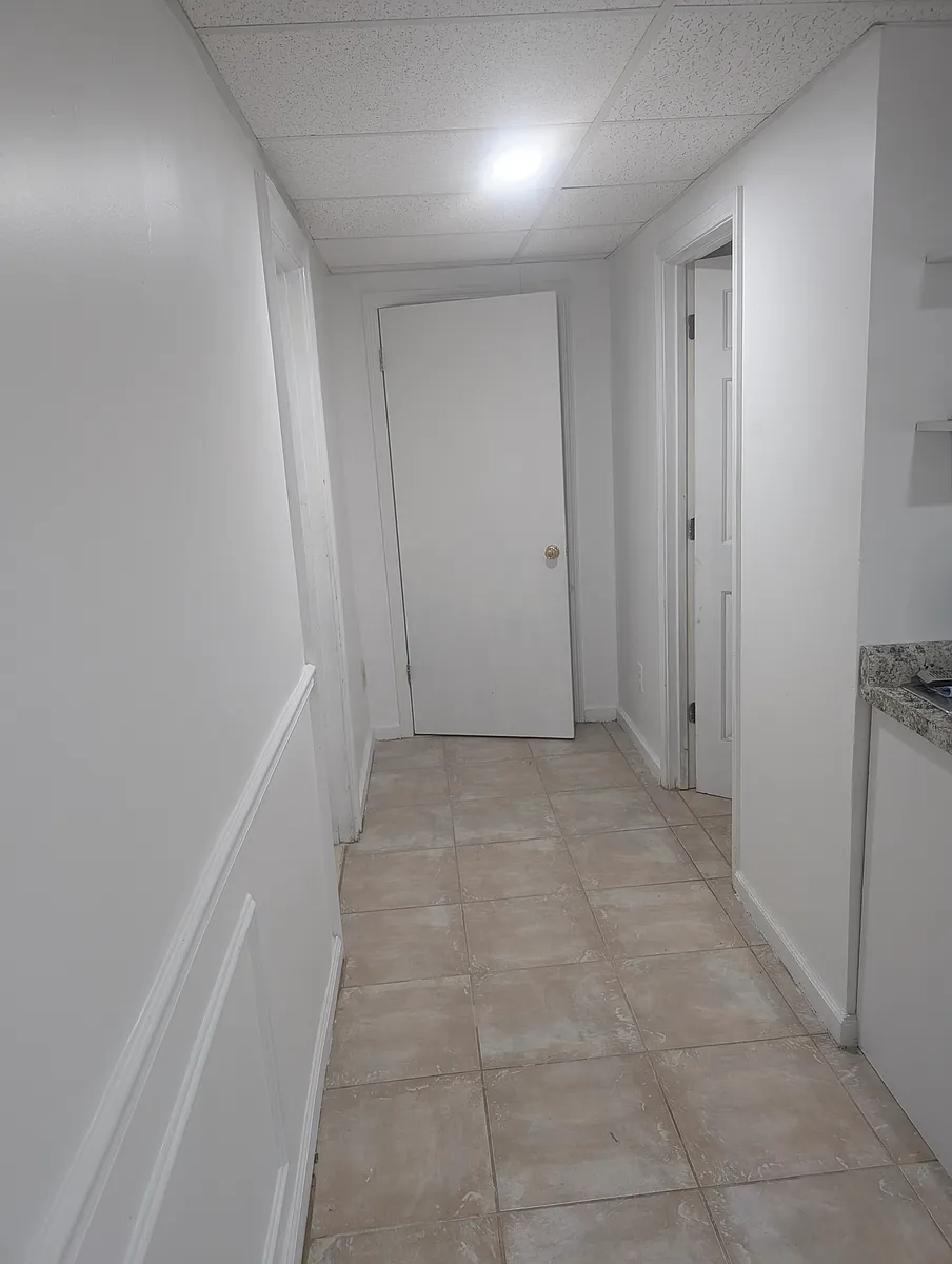 Building Photo - 4930 Huntshire Ln