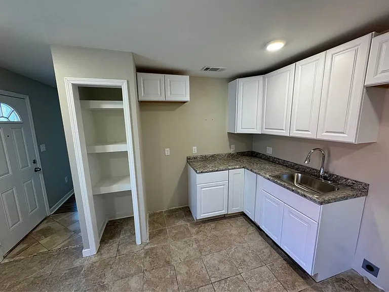 304 Mimosa St — Photo 18