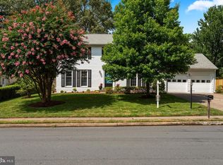 9522 Baccarat Dr, Fairfax, VA 22032