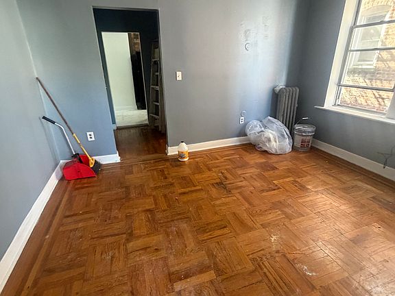 3rd image of 5107 Hudson Ave #2C